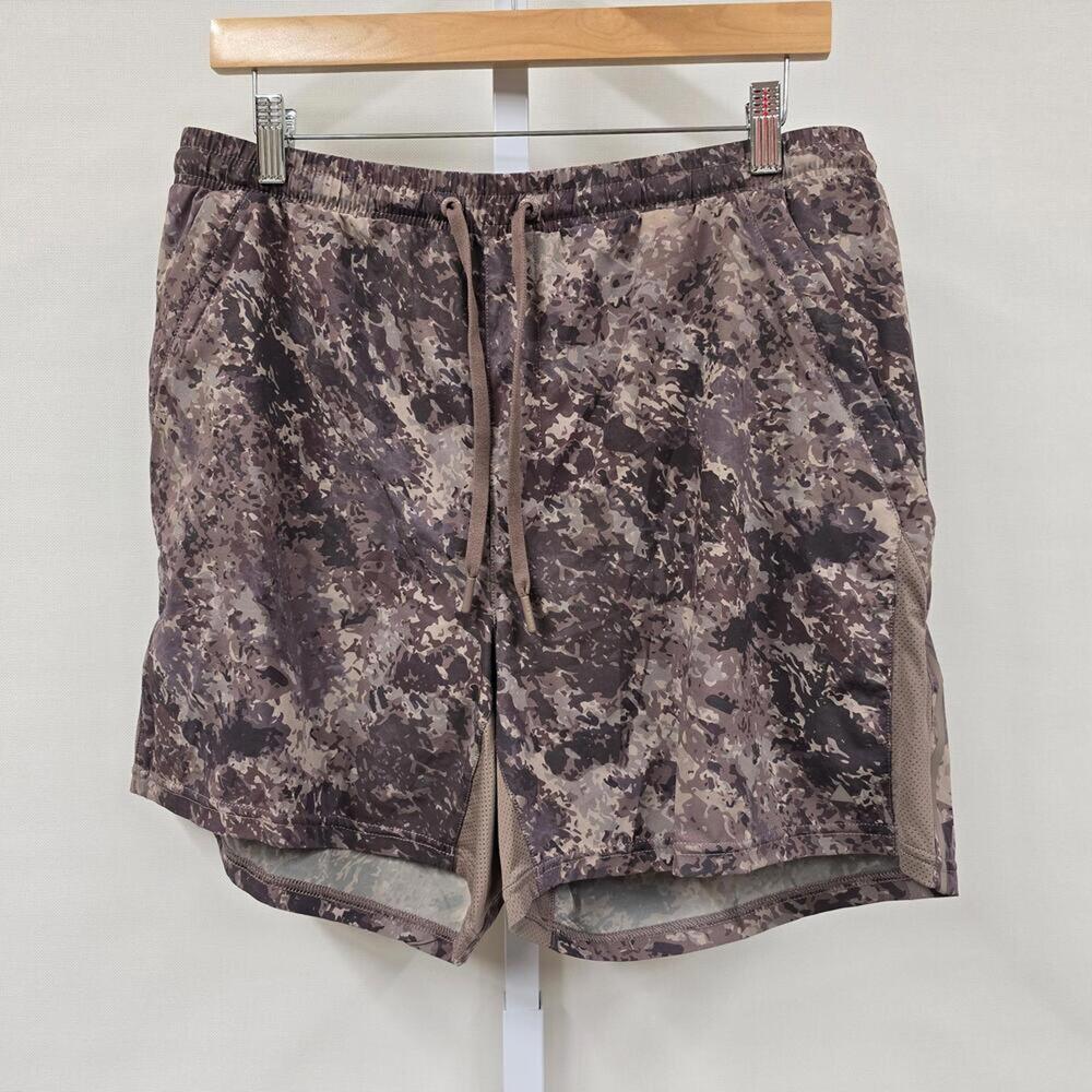 Vitality Mens Camo Athletic Training Shorts Brown Gray Size Large